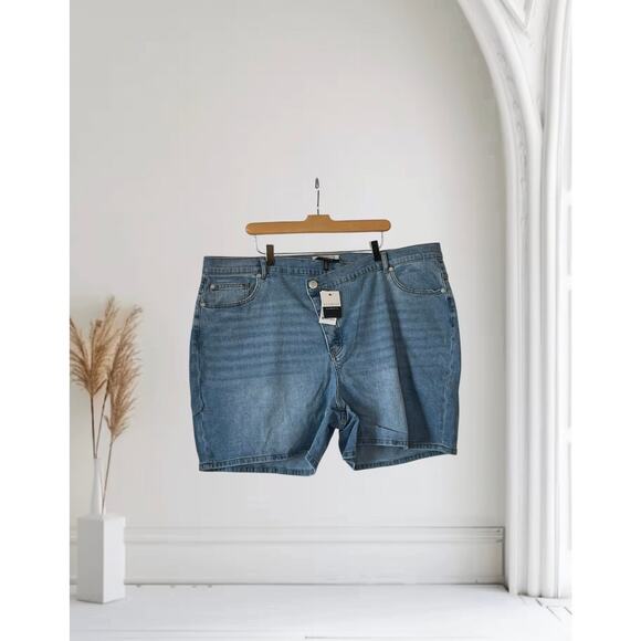 NWT ELOQUII Elements Size 22 Denim Shorts - Picture 1 of 6